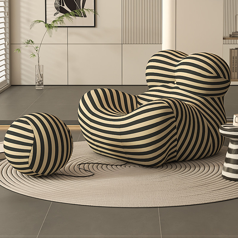 邓亚萍儿子太让人意外！1米85大高个现在跟妈妈长成同一张脸！(图1)